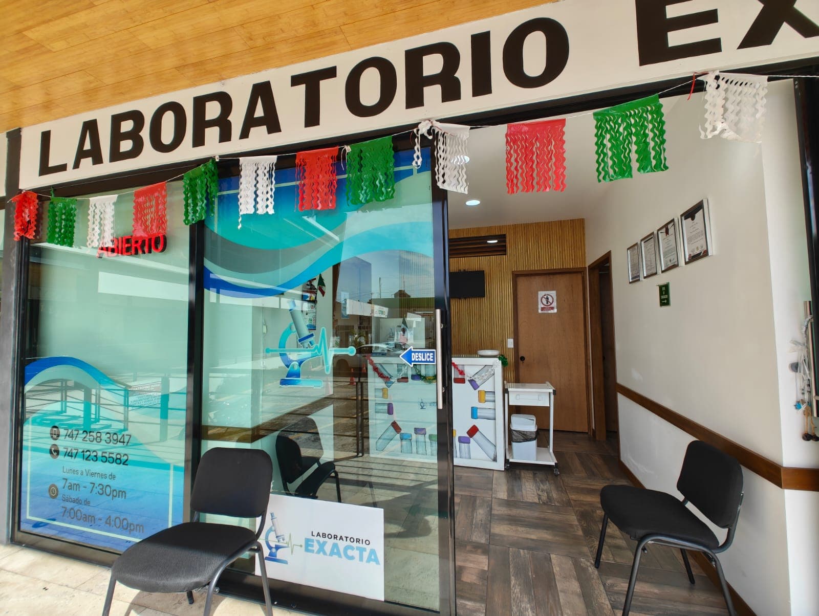 Fachada de Laboratorio Exacta en Chilpancingo, Guerrero